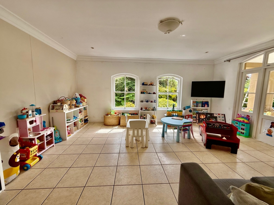 To Let 4 Bedroom Property for Rent in Constantia Western Cape